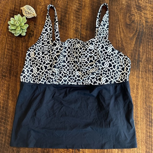 Lands’ End | Women's Square Neck Underwire Tankini Swimsuit Top - Picture 1 of 7